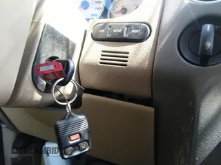 2008 Ford F-150 XLT с VIN 1FTPX14V08FC02030, выставлен на аукционе IAAI как лот 42637898 с пробегом 101 181 миль миль и . История ставок и продаж доступна на DreamBid. Изображение 11.