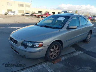 2004 Volvo S60 with VIN YV1RH59H842343519, listed as a IAAI auction lot 41004041 with 197,498 mi miles. Bid and sale history available at carsss.com. Image 6.
