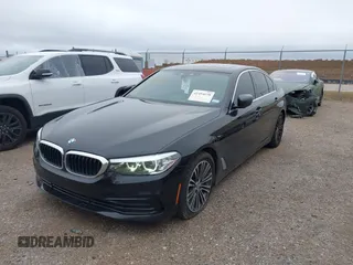 2019 BMW 5 Series 530i z VIN WBAJA5C52KWW06869, wystawiony jako IAAI lot #41494078 z przebiegiem 71 415 mil mil oraz . Historia ofert i sprzedaży dostępna na DreamBid. Obrazek 6.