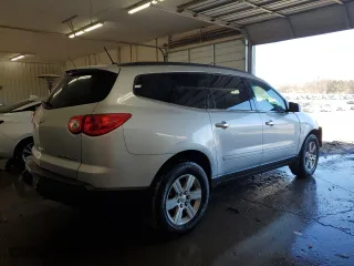 2010 Chevrolet Traverse LT w/1LT with VIN 1GNLRFED7AJ217050, listed as a Copart auction lot 47543515 with 172,150 mi miles and Salvage Title. Bid and sale history available at carsss.com. Image 3.