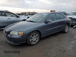 2008 Volvo S60 2.5T with VIN YV1RH592X82698452, listed as a Copart auction lot 83583854 with 102,257 mi miles and Clean Title. Bid and sale history available at carsss.com. Image 1.