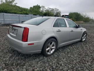 2008 Cadillac STS RWD z VIN 1G6DK67V880159279, wystawiony jako Copart lot #55487375 z przebiegiem 73 341 mil mil oraz Szkody całkowita. Historia ofert i sprzedaży dostępna na DreamBid. Obrazek 3.