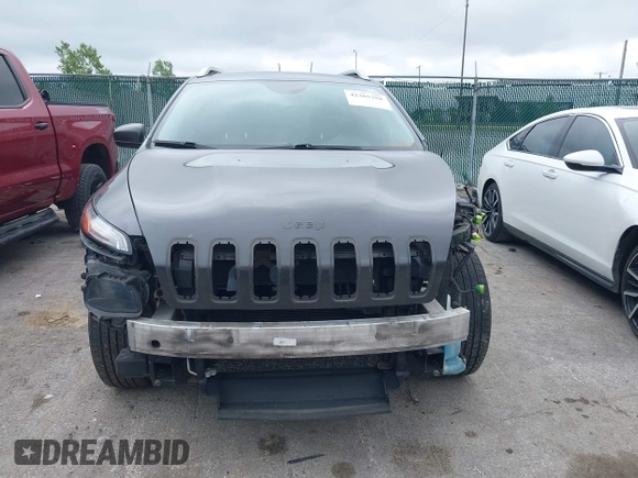 2015 Jeep Cherokee Latitude z VIN 1C4PJMCS1FW512422, wystawiony jako IAAI lot #42365358 z przebiegiem 139 521 mil mil oraz . Historia ofert i sprzedaży dostępna na DreamBid. Obrazek 13.