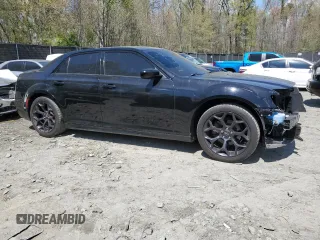 2019 Chrysler 300 with VIN 2C3CCABG7KH660334, listed as a Copart auction lot 52579765 with 47,923 mi miles and Salvage Title. Bid and sale history available at carsss.com. Image 4.