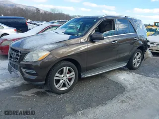 2013 Mercedes-Benz M-Class ML 350 BlueTEC with VIN 4JGDA2EB7DA258502, listed as a IAAI auction lot 41269991 with 140,182 mi miles. Bid and sale history available at carsss.com. Image 2.