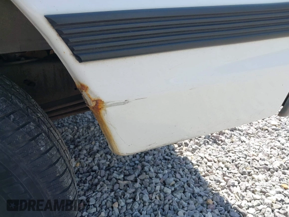 1998 Ford Econoline Cargo z VIN 1FTRE1464WHA71421, wystawiony jako IAAI lot #41986370 z przebiegiem 179 120 mil mil oraz . Historia ofert i sprzedaży dostępna na DreamBid. Obrazek 6.