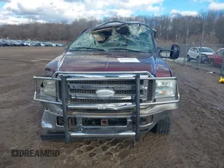 2005 Ford F-250 XL z VIN 1FTSW21P35EC94860, wystawiony jako IAAI lot #41299995 z przebiegiem 241 990 mil mil oraz . Historia ofert i sprzedaży dostępna na DreamBid. Obrazek 11.