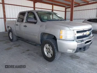 2010 Chevrolet Silverado 1500 LT with VIN 3GCRKSE31AG258718, listed as a IAAI auction lot 42061306 with 220,656 mi miles and . Bid and sale history available at DreamBid. Image 1.
