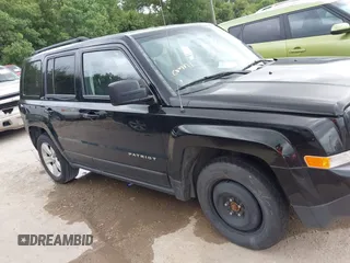 2016 Jeep Patriot Latitude z VIN 1C4NJPFB9GD584308, wystawiony jako IAAI lot #42534222 z przebiegiem 179 239 mil mil oraz . Historia ofert i sprzedaży dostępna na DreamBid. Obrazek 13.