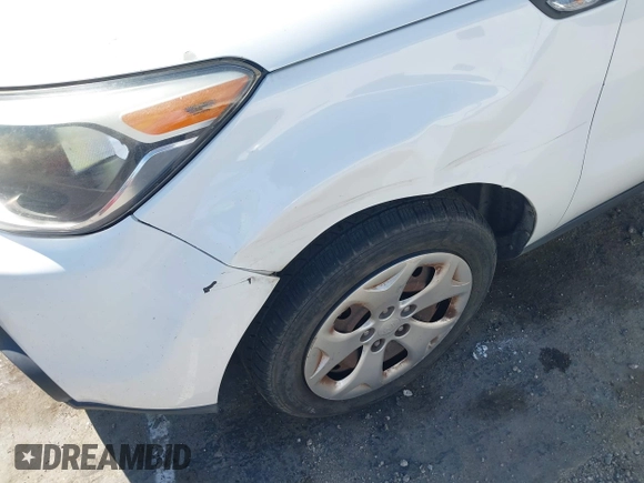 2014 Kia Soul with VIN KNDJN2A28E7062892, listed as a IAAI auction lot 42020357 with 265,317 mi miles. Bid and sale history available at carsss.com. Image 6.