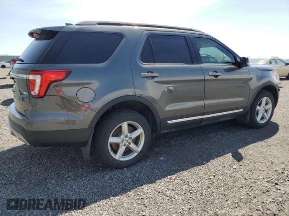 2017 Ford Explorer XLT z VIN 1FM5K8DH9HGC49507, wystawiony jako Copart lot #50566635 z przebiegiem 131 880 mil mil oraz Szkoda całkowita • Salvage title. Historia ofert i sprzedaży dostępna na DreamBid. Obrazek 3.