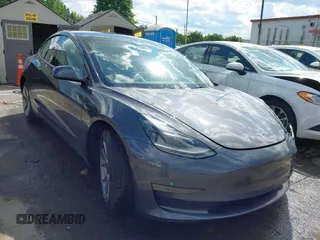 2023 Tesla Model 3 z VIN 5YJ3E1EA2PF694756, wystawiony jako IAAI lot #42220867 z przebiegiem 29 260 mil mil oraz . Historia ofert i sprzedaży dostępna na DreamBid. Obrazek 1.