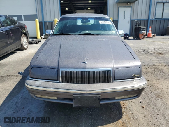 1993 Chrysler New Yorker z VIN 1C3XC66R8PD205488, wystawiony jako Copart lot #59097875 z przebiegiem 70 593 mil mil oraz Czysty tytuł • Clean title. Historia ofert i sprzedaży dostępna na DreamBid. Obrazek 5.