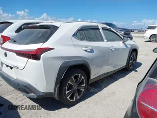 2021 Lexus UX with VIN JTHP9JBH4M2044900, listed as a IAAI auction lot 40543882 with 1 mi miles. Bid and sale history available at carsss.com. Image 4.