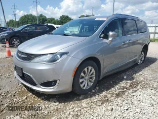 2019 Chrysler Pacifica Touring L с VIN 2C4RC1BG1KR651953, выставлен на аукционе Copart как лот 63087885 с пробегом 172 217 миль миль и Списание • Salvage title. История ставок и продаж доступна на DreamBid. Изображение 1.