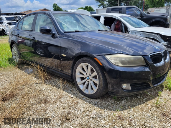 2011 BMW 3 Series 328i z VIN WBAPH7C55BE682965, wystawiony jako IAAI lot #42470797 z przebiegiem 108 041 mil mil oraz . Historia ofert i sprzedaży dostępna na DreamBid. Obrazek 1.