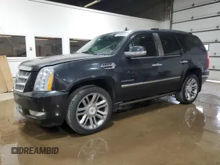 2013 Cadillac Escalade Platinum Edition z VIN 1GYS4DEF7DR240482, wystawiony jako Copart lot #56906815 z przebiegiem 147 774 mil mil oraz Szkody całkowita. Historia ofert i sprzedaży dostępna na DreamBid. Obrazek 1.
