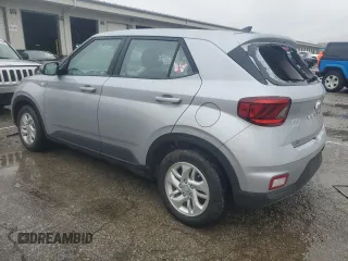 2021 Hyundai Venue SE z VIN KMHRB8A32MU065824, wystawiony jako Copart lot #51959315 z przebiegiem 75 370 mil mil oraz Szkody całkowita. Historia ofert i sprzedaży dostępna na DreamBid. Obrazek 2.