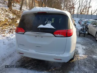 2020 Chrysler Voyager LX z VIN 2C4RC1CG7LR287442, wystawiony jako IAAI lot #41333170 z przebiegiem 30 355 mil mil oraz . Historia ofert i sprzedaży dostępna na DreamBid. Obrazek 17.