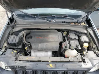 2017 Jeep Renegade Latitude z VIN ZACCJABB7HPG01636, wystawiony jako Copart lot #55646815 z przebiegiem 79 194 mil mil oraz Szkoda całkowita • Salvage title. Historia ofert i sprzedaży dostępna na DreamBid. Obrazek 12.