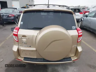 2010 Toyota RAV4 Limited z VIN 2T3DK4DV8AW032197, wystawiony jako IAAI lot #41489226 z przebiegiem 93 490 mil mil oraz . Historia ofert i sprzedaży dostępna na DreamBid. Obrazek 17.