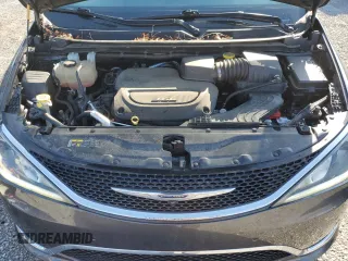 2017 Chrysler Pacifica Limited z VIN 2C4RC1GG7HR851155, wystawiony jako Copart lot #52195685 z przebiegiem 83 060 mil mil oraz Szkoda całkowita • Salvage title. Historia ofert i sprzedaży dostępna na DreamBid. Obrazek 12.