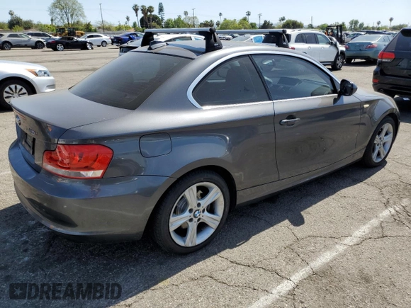 2013 BMW 1 Series 128i z VIN WBAUP7C5XDVP25110, wystawiony jako Copart lot #58033485 z przebiegiem 88 989 mil mil oraz Szkoda całkowita • Salvage title. Historia ofert i sprzedaży dostępna na DreamBid. Obrazek 3.