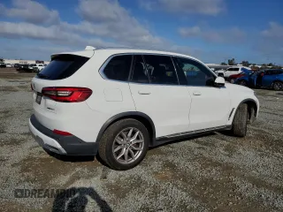 2020 BMW X5 sDrive40i with VIN 5UXCR4C05LLT18624, listed as a Copart auction lot 48844005 with 121,292 mi miles and Clean Title. Bid and sale history available at carsss.com. Image 3.