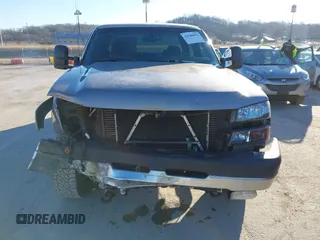 2006 Chevrolet Silverado 3500 SRW Wrk Trk with VIN 1GCHK33DX6F235816, listed as a IAAI auction lot 41588075 with 232,815 mi miles. Bid and sale history available at carsss.com. Image 13.
