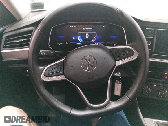 2024 Volkswagen Jetta S z VIN 3VW5M7BU1RM076143, wystawiony jako IAAI lot #42786512 z przebiegiem 30 201 mil mil oraz . Historia ofert i sprzedaży dostępna na DreamBid. Obrazek 28.