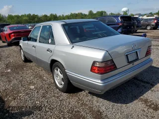 1995 Mercedes-Benz E 320 with VIN WDBEA32E1SC228604, listed as a Copart auction lot 55938105 with 181,204 mi miles and Clean Title. Bid and sale history available at DreamBid. Image 2.
