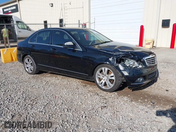 2008 Mercedes-Benz C 300 Sport z VIN WDDGF54X38F138356, wystawiony jako IAAI lot #41991750 z przebiegiem 128 673 mil mil oraz . Historia ofert i sprzedaży dostępna na DreamBid. Obrazek 1.