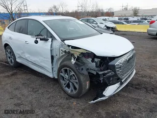 2024 Audi Q4 e-tron Sportback Premium Plus with VIN WA13UBFZ3RP084588, listed as a IAAI auction lot 40978576 with 964 mi miles. Bid and sale history available at carsss.com. Image 1.