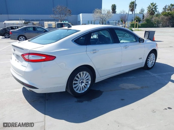 2013 Ford Fusion Energi Titanium with VIN 3FA6P0SU3DR273676, listed as a IAAI auction lot 41777822 with 189,283 mi miles. Bid and sale history available at carsss.com. Image 4.