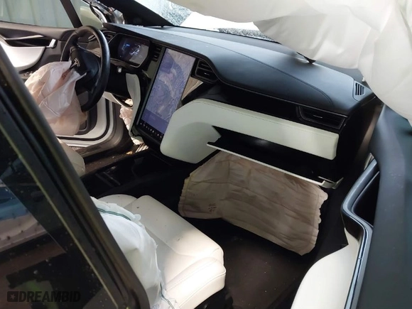 2018 Tesla Model X 75D with VIN 5YJXCBE24JF138297, listed as a IAAI auction lot 41058224 with NaN miles. Bid and sale history available at carsss.com. Image 5.
