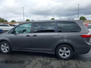 2019 Toyota Sienna L с VIN 5TDZZ3DCXKS966861, выставлен на аукционе IAAI как лот 41739828 с пробегом 64 305 миль миль и . История ставок и продаж доступна на DreamBid. Изображение 14.
