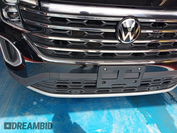 2024 Volkswagen Atlas SE with VIN 1V2HR2CA7RC565025, listed as a IAAI auction lot 42845044 with 25,080 mi miles and . Bid and sale history available at DreamBid. Image 10.