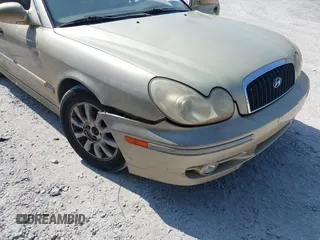 2003 Hyundai Sonata GLS with VIN KMHWF35H03A901839, listed as a IAAI auction lot 40601987 with 171,580 mi miles. Bid and sale history available at carsss.com. Image 6.