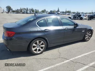 2011 BMW 5 Series 550i z VIN WBAFR9C5XBC618310, wystawiony jako Copart lot #49427835 z przebiegiem 84 936 mil mil oraz Szkoda całkowita • Salvage title. Historia ofert i sprzedaży dostępna na DreamBid. Obrazek 3.