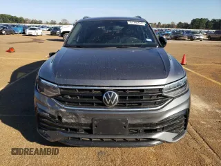 2024 Volkswagen Tiguan SE R-Line Black z VIN 3VVCB7AX2RM075323, wystawiony jako Copart lot #81290414 z przebiegiem 15 867 mil mil oraz Szkoda całkowita • Salvage title. Historia ofert i sprzedaży dostępna na DreamBid. Obrazek 5.