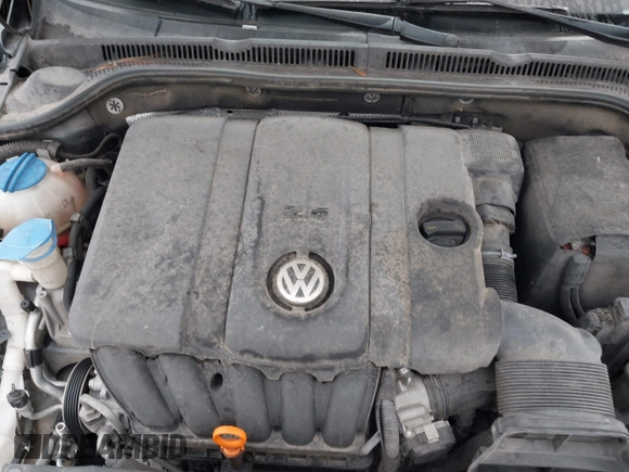 2013 Volkswagen Jetta SE with VIN 3VWDP7AJ2DM418282, listed as a IAAI auction lot 42100785 with 131,383 mi miles and . Bid and sale history available at DreamBid. Image 10.