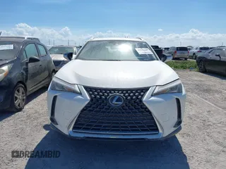 2021 Lexus UX with VIN JTHP9JBH4M2044900, listed as a IAAI auction lot 40543882 with 1 mi miles. Bid and sale history available at carsss.com. Image 13.