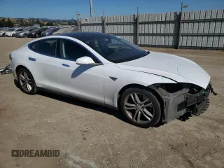2013 Tesla Model S with VIN 5YJSA1AC7DFP10881, listed as a Copart auction lot 61485235 with 107,032 mi miles and Salvage title. Bid and sale history available at DreamBid. Image 4.