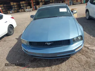 2006 Ford Mustang Standard z VIN 1ZVFT84NX65184801, wystawiony jako IAAI lot #42490407 z przebiegiem 207 792 mil mil oraz . Historia ofert i sprzedaży dostępna na DreamBid. Obrazek 6.