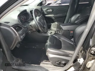 2019 Jeep Cherokee Latitude Plus z VIN 1C4PJMLB9KD393699, wystawiony jako Copart lot #56906055 z przebiegiem 52 674 mil mil oraz Szkoda całkowita • Salvage title. Historia ofert i sprzedaży dostępna na DreamBid. Obrazek 7.