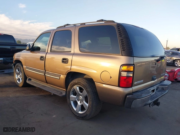 2004 Chevrolet Tahoe LT with VIN 1GNEC13ZX4R235169, listed as a IAAI auction lot 40823137 with 204,957 mi miles. Bid and sale history available at carsss.com. Image 3.