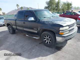 2000 Chevrolet Silverado 1500 LS with VIN 2GCEK19T0Y1166697, listed as a IAAI auction lot 41894276 with 1 mi miles. Bid and sale history available at carsss.com. Image 1.