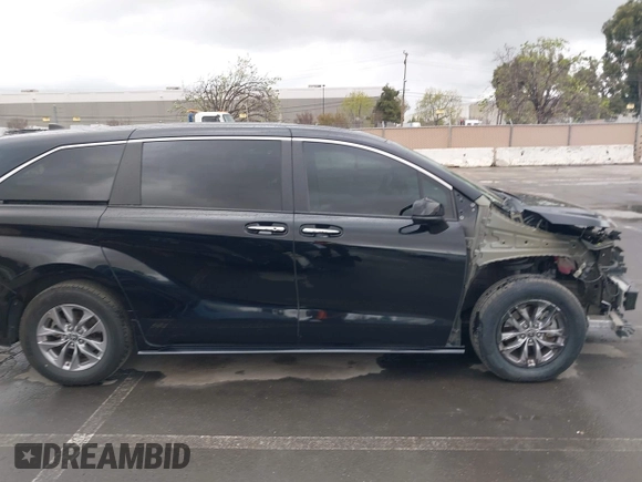 2022 Toyota Sienna XLE with VIN 5TDYRKEC8NS126392, listed as a IAAI auction lot 41912544 with 120,801 mi miles and . Bid and sale history available at DreamBid. Image 14.
