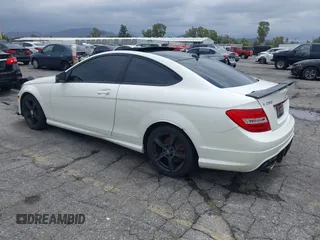 2014 Mercedes-Benz C 250 z VIN WDDGJ4HB6EG184292, wystawiony jako IAAI lot #42183329 z przebiegiem 122 449 mil mil oraz . Historia ofert i sprzedaży dostępna na DreamBid. Obrazek 3.