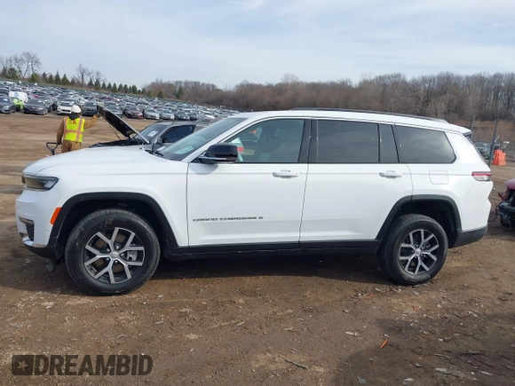 2024 Jeep Grand Cherokee Limited with VIN 1C4RJKBG2R8625086, listed as a IAAI auction lot 41461558 with 3,001 mi miles and . Bid and sale history available at DreamBid. Image 15.
